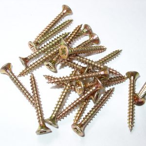 Tornillos dorados